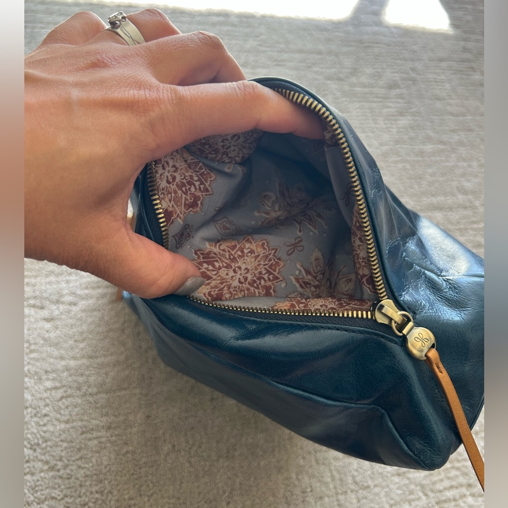 Elegant Blue Leather Hobo Bag - Picture 14 of 16